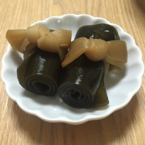 伝統の定番おせち　昆布巻き